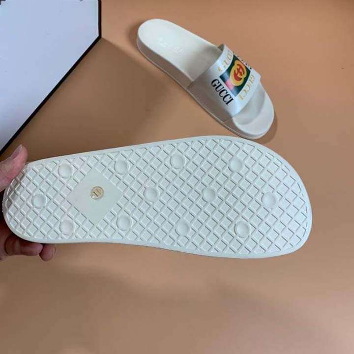 グッチ ラバー サンダル
