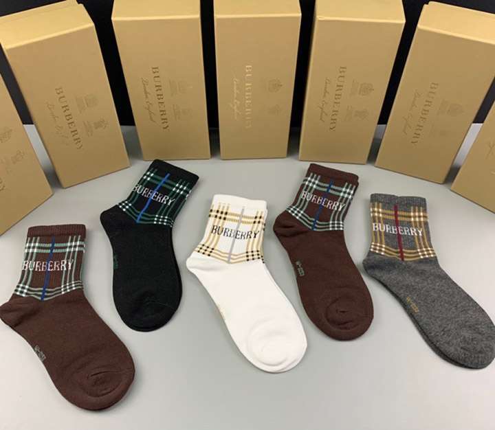 burberry クルーソック人気