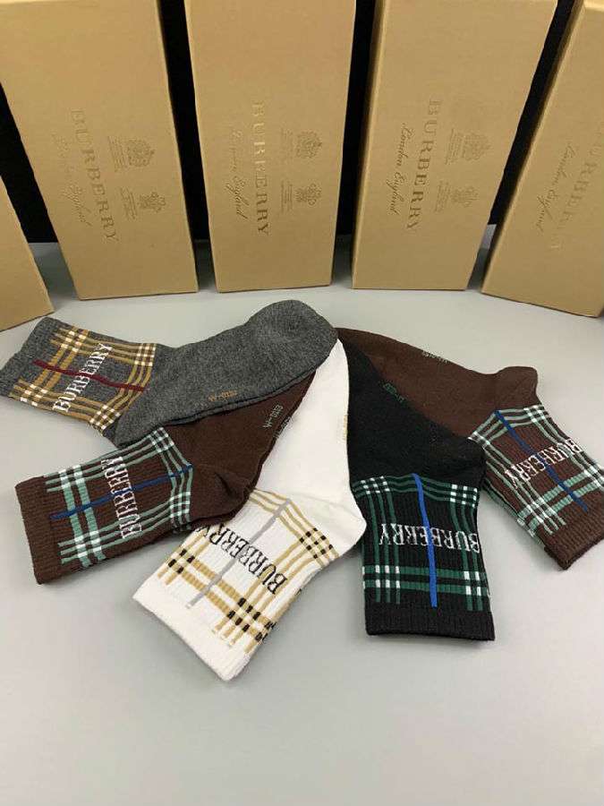 burberry 靴下 オシャレ