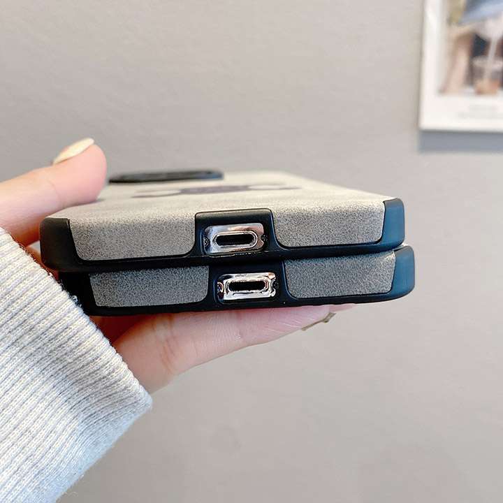 セリーヌiphone15pro保護ケース