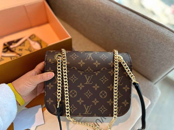 LOUIS VUITTON モノグラムショルダーバック