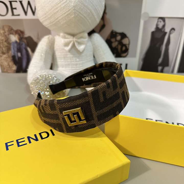 新作 ズッカヘアバンド Fendi