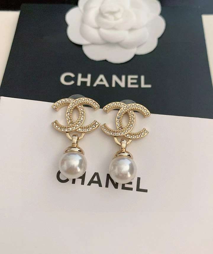 chanel クリスタル ペンダント