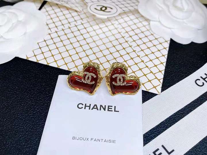 新作の Chanel イヤリング