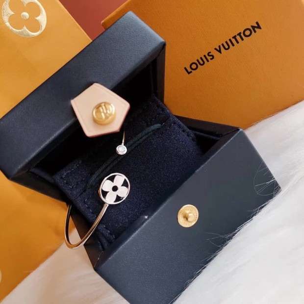 Louis Vuitton シルバー腕輪