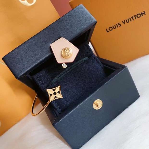 Louis Vuitton 女性プレゼント
