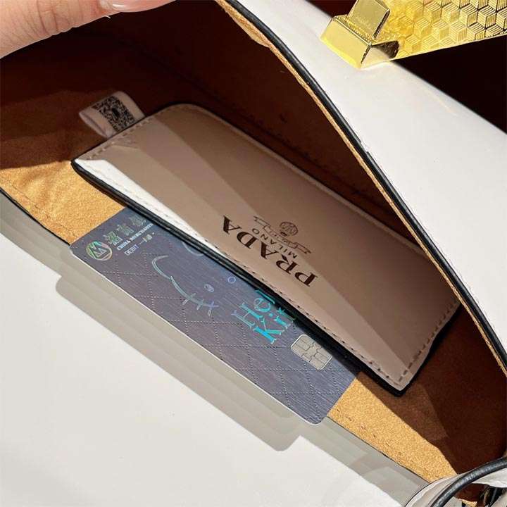 プラダ iphone15スマホショルダー