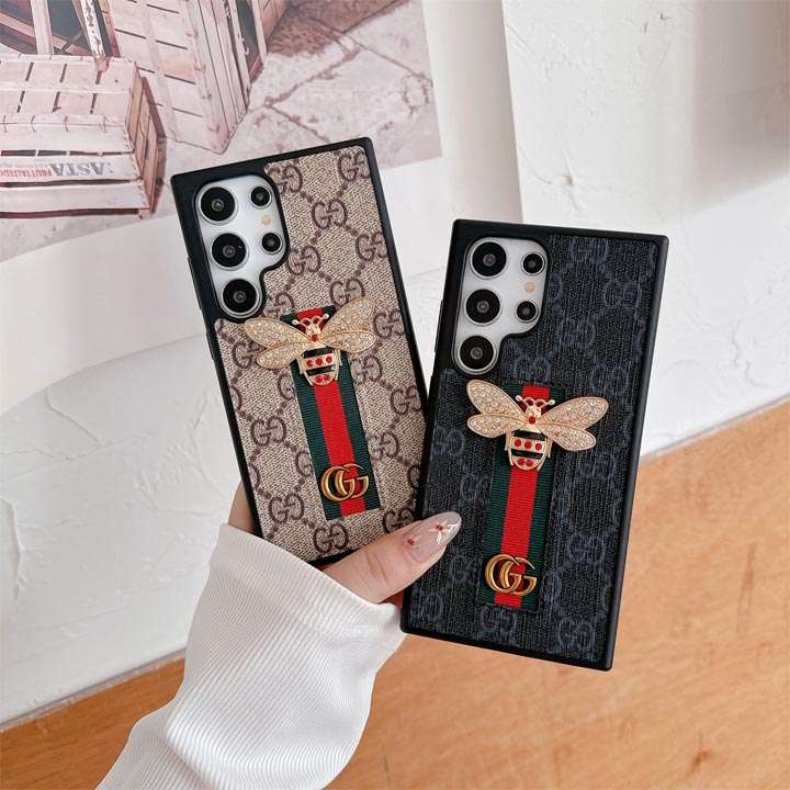 gucci iphone15ケース 蜂柄