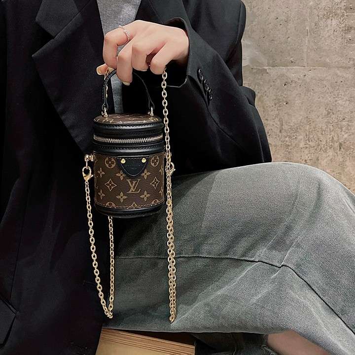 LV スマートフォンポーチ