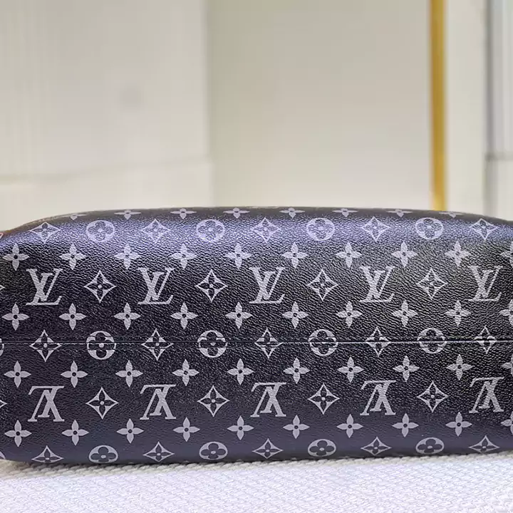 ルイヴィトン オンザゴー トート レデイース