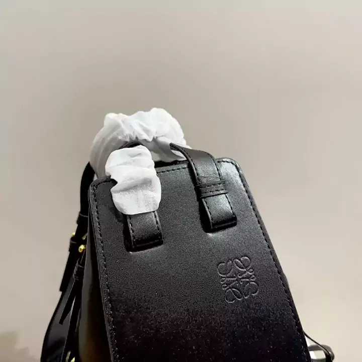 ロエベ レザー ショルダー バッグ