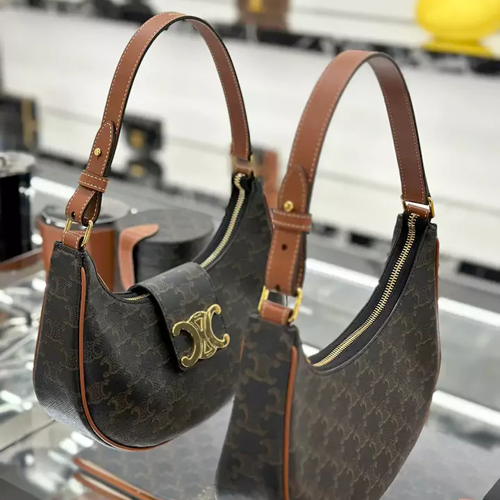 CELINE ミニバッグ 海外 流行り