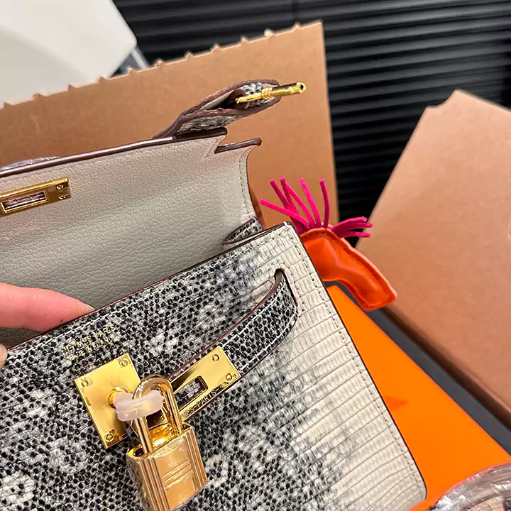 Hermes 女性用バッグ 馬 チャーム