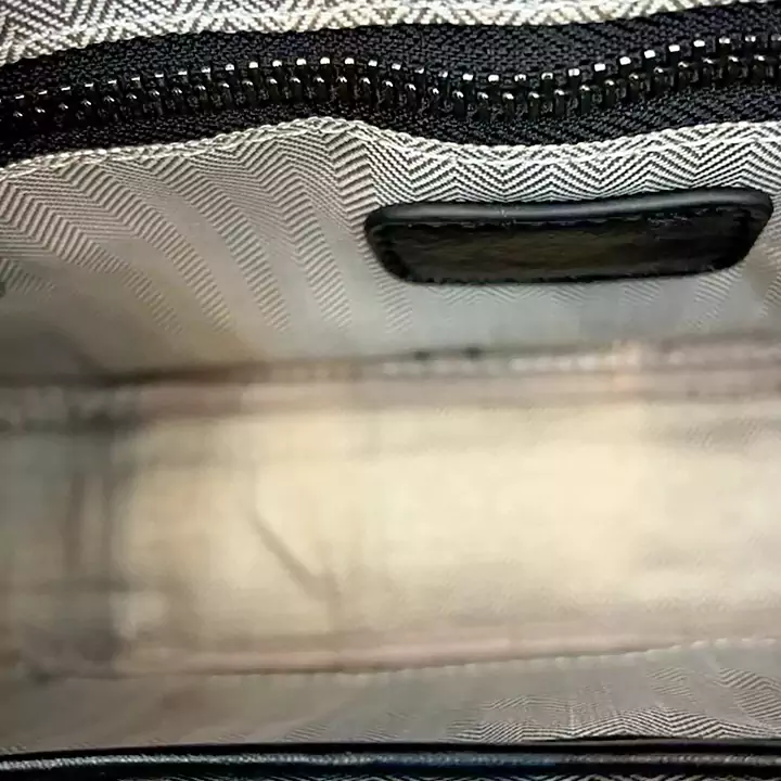 hermes メッセンジャー バッグ 大人