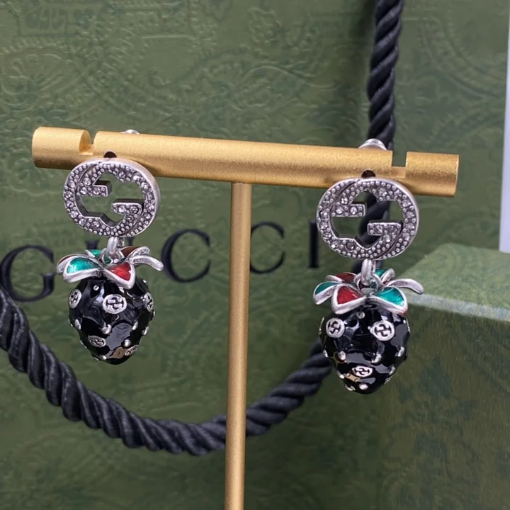 グッチ ピアス