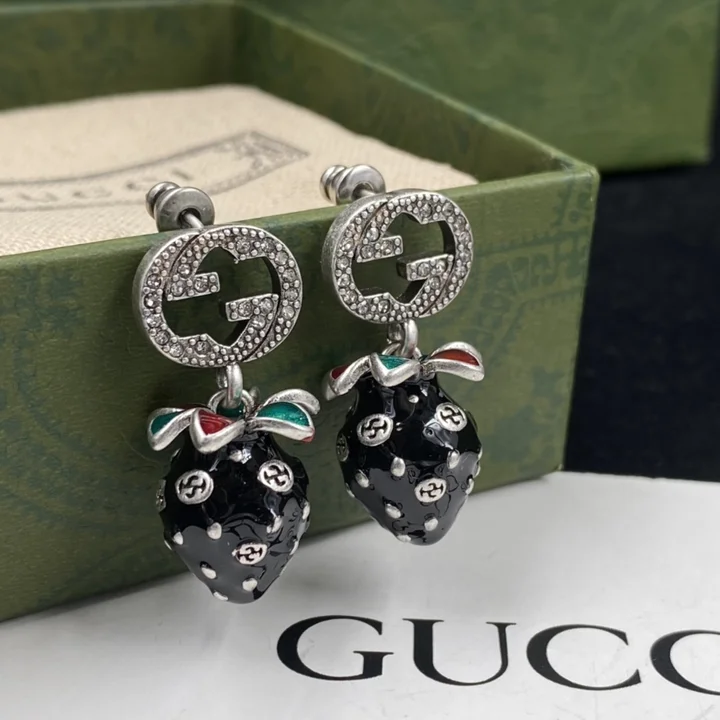 グッチ ピアス ストロベリー