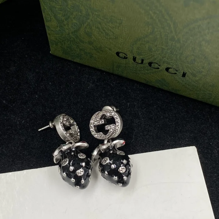 黒 Gピアス