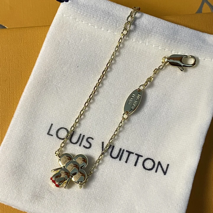 LV チャームのブレスレット