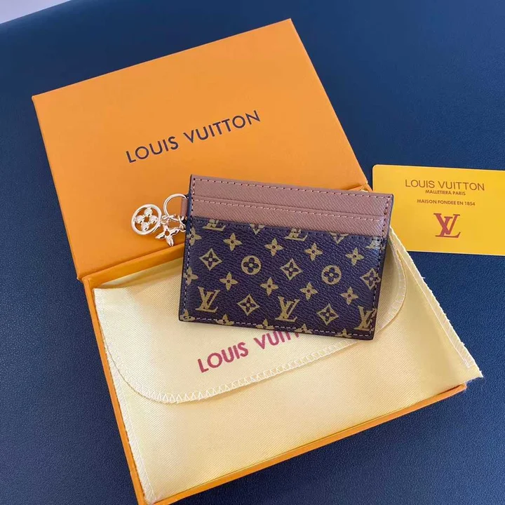 LV クレジットカード入れ