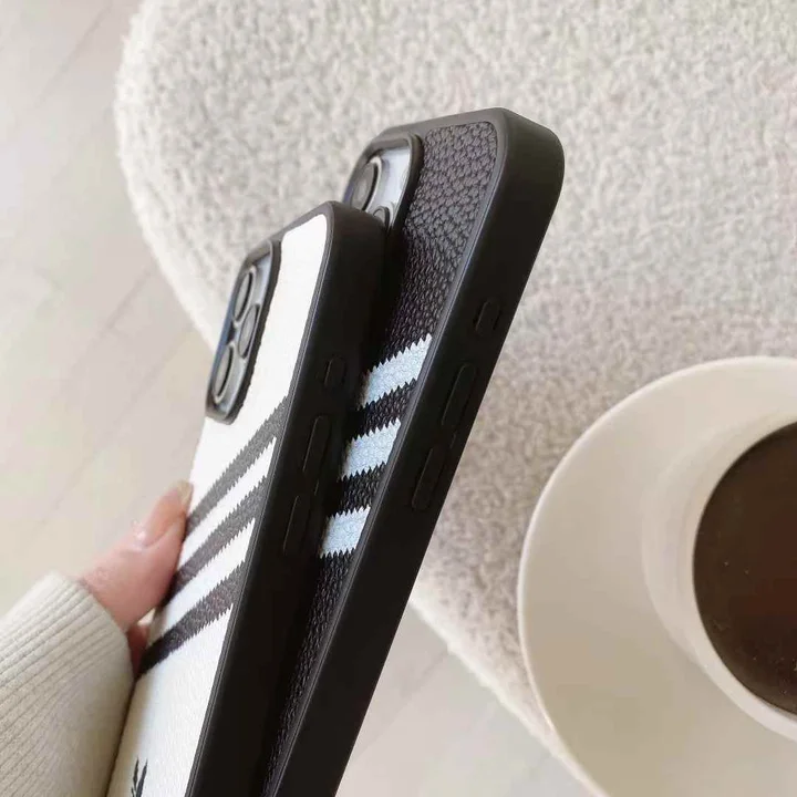 アディダス iphone16 proケース 本革 レザー