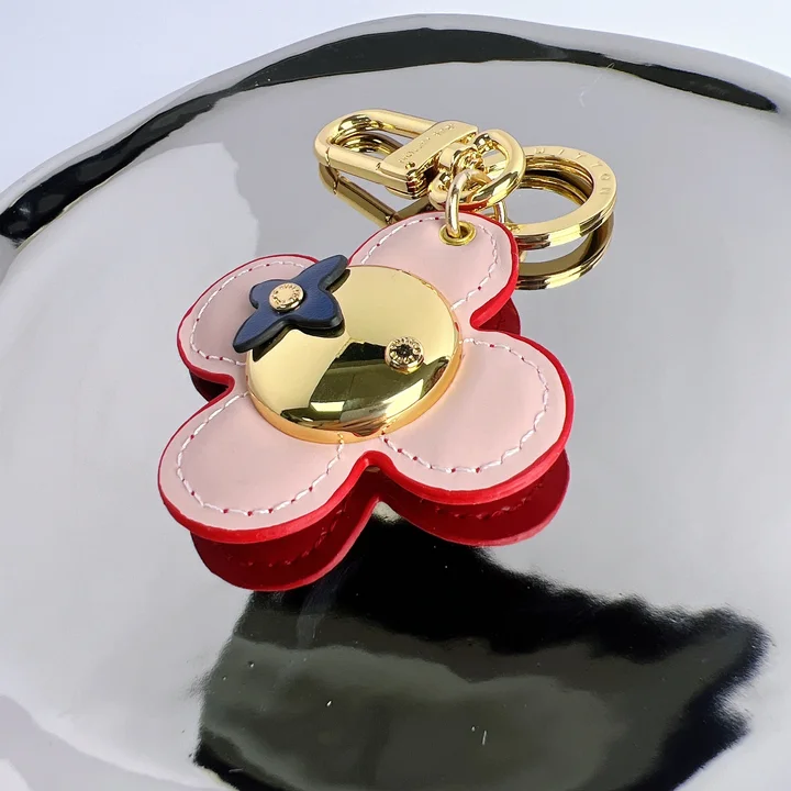  LOUIS VUITTON キーホルダー ゴールドレディース