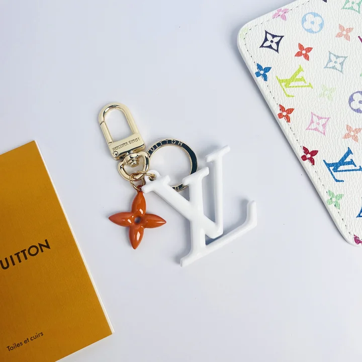 VUITTON キーホルダー プレゼント