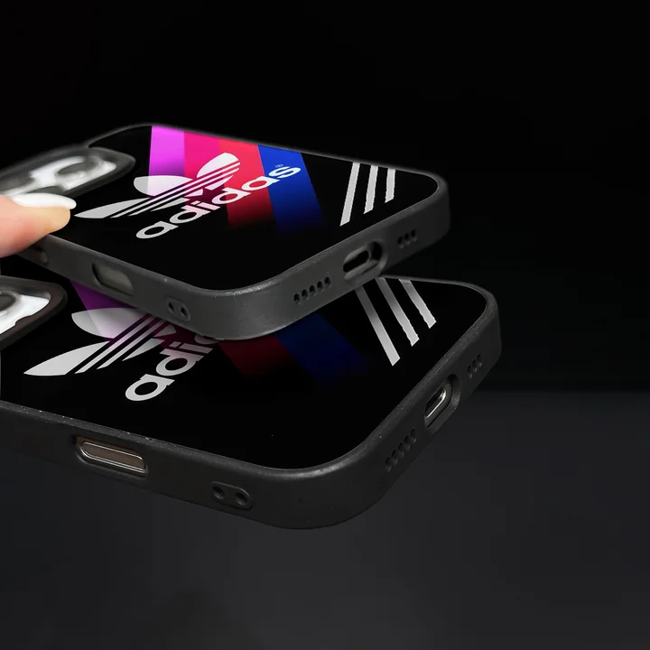 アディダス iphone 16 proケースオシャレ