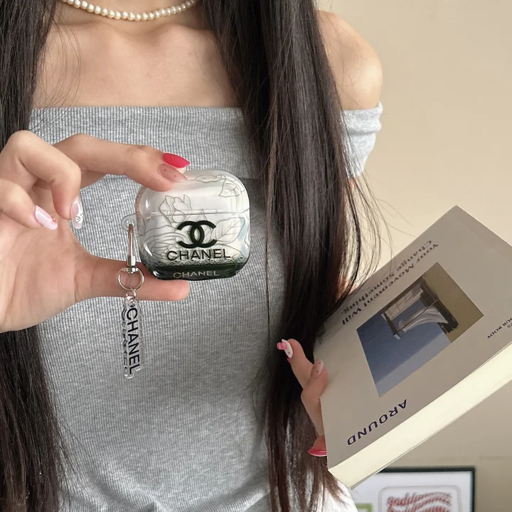 chanel airpdosカバー カラビナ付き