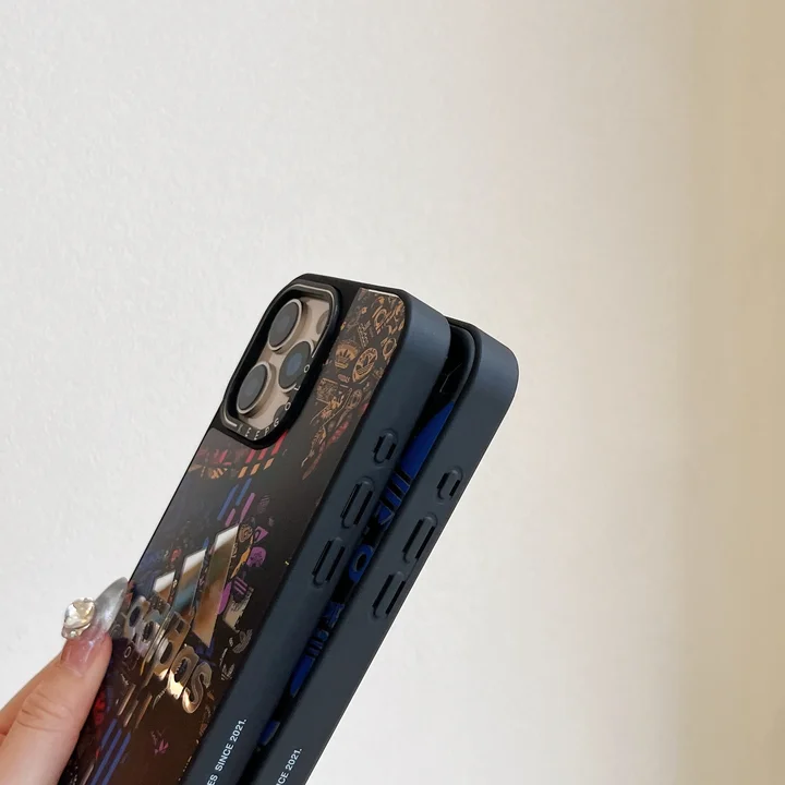 アディダスiphone17proケース 鏡面