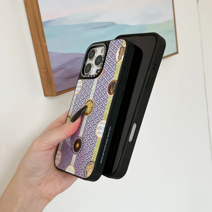 versace iphone17pro 携帯 ケース 芸能人