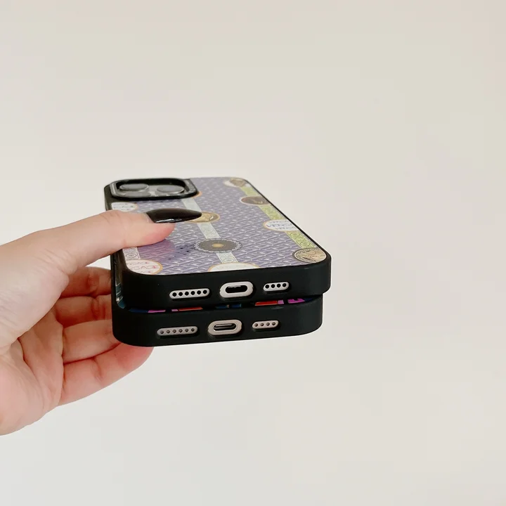 ヴェルサーチiphone17promaxケースすべり止め