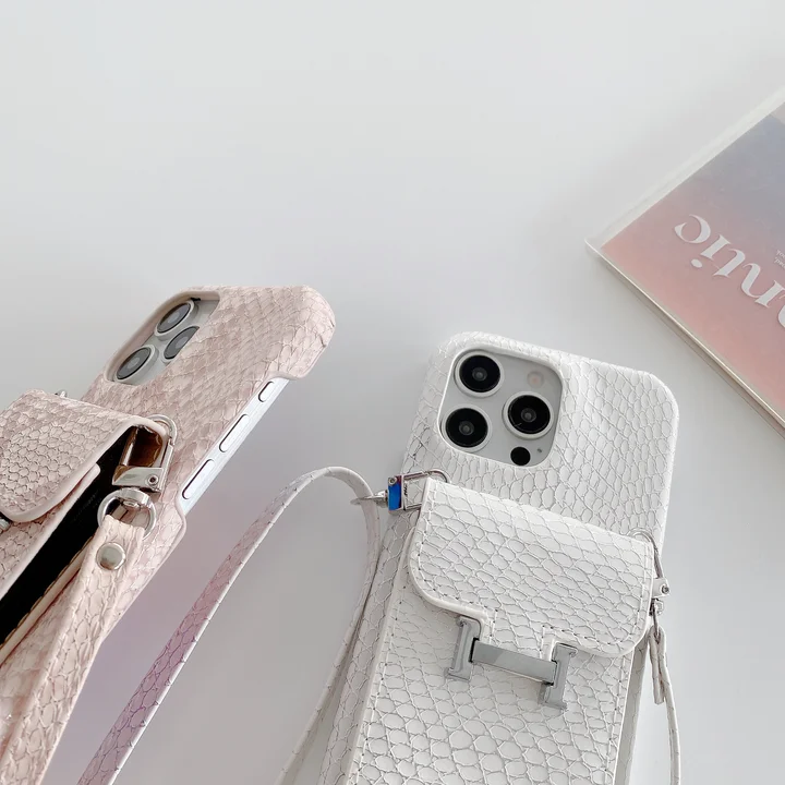 hermes iphone17proケース 蛇柄