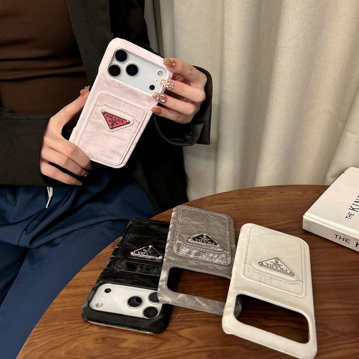 プラダ iphone17 proケース 三角プレート 付き