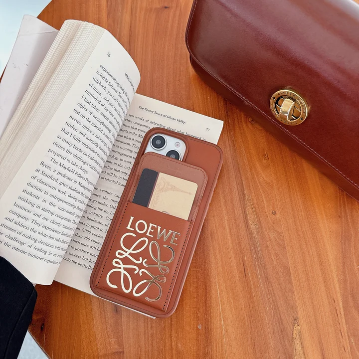 loewe iphone17promaxケース 金属ロゴ