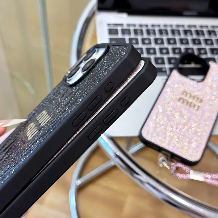 miumiu iphone17proケース ストラップホール
