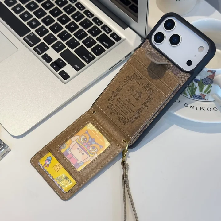 コーチiphone17proスマホケース ストラップ付き