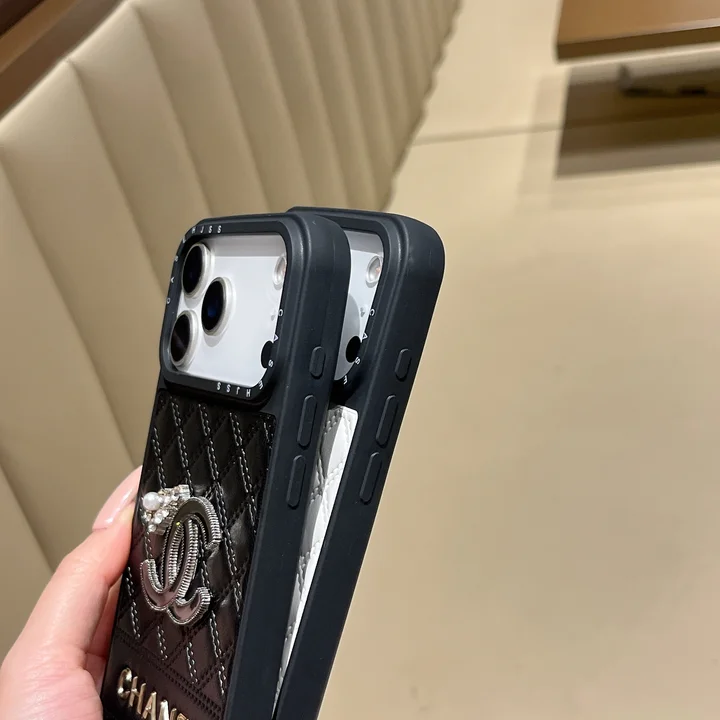 シャネルiphone17pro携帯ケース 金箔押し CCロゴ