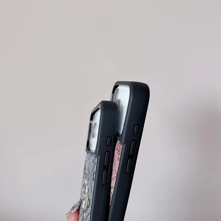 guesロゴ iphone17proケース