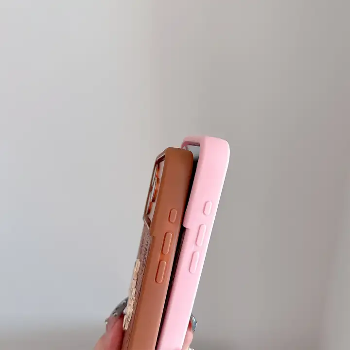 Guess iphone17pro携帯ケース ロゴ型押し