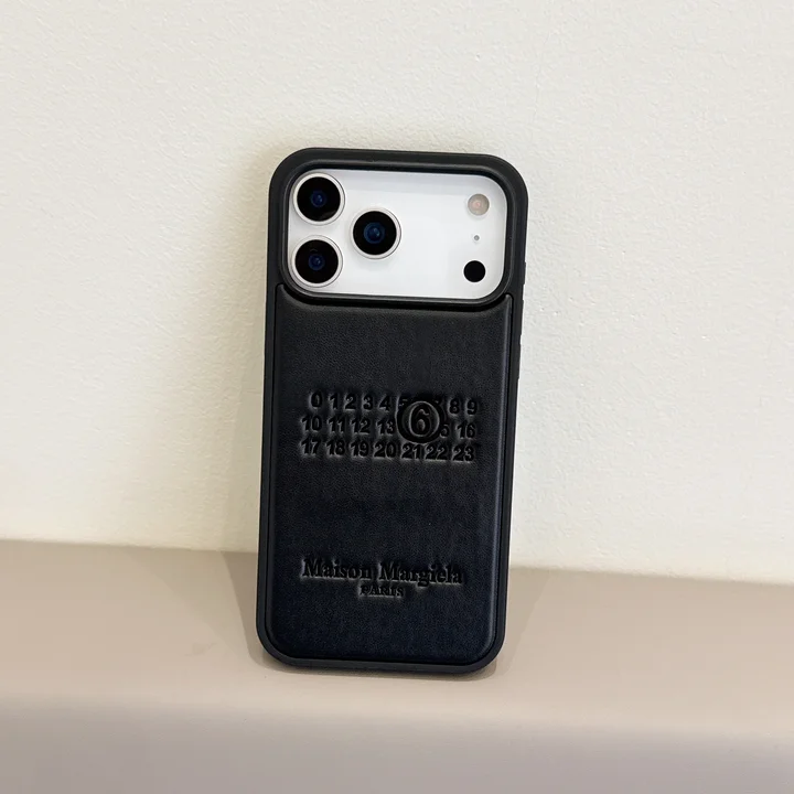 maison margiela iphone17ケース メンズ コーデ