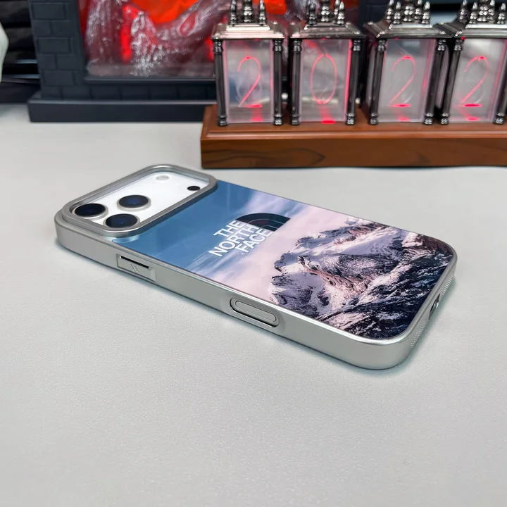 ノースフェイス iphone17promaxケース シルバー
