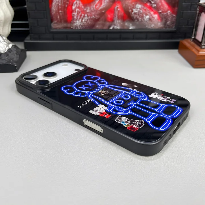 カウズiphone17ケース 保護フィルム付