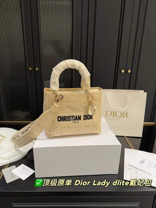 LADY Dior ミディアム ハンドバッグ