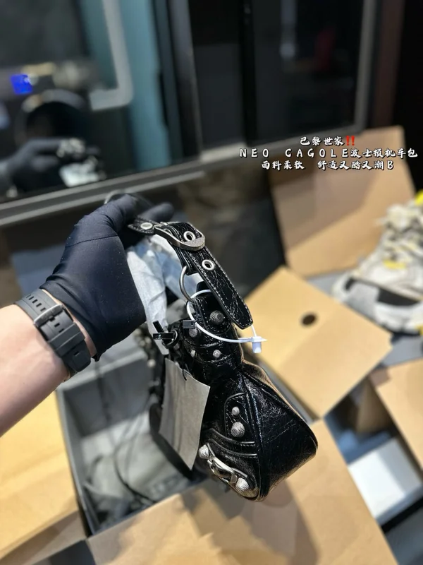 バレンシアガ ネオカゴールバッグ ホワイト