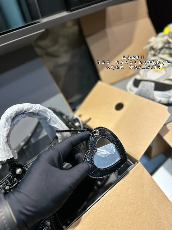 バレンシア スモール ハンドバッグ