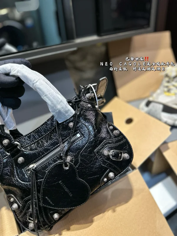 バレンシアガ ネオカゴールバッグ