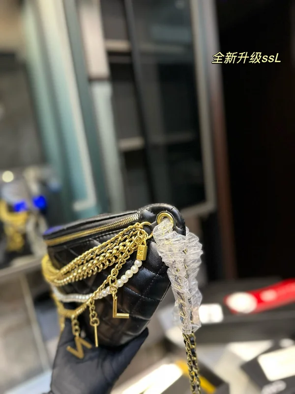 シャネル ショルダーバッグ キャビアスキン