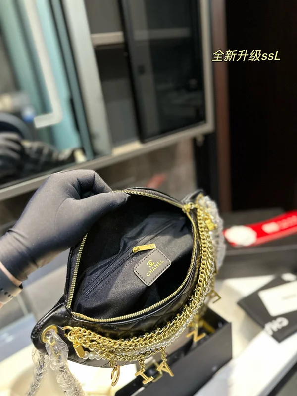 シャネル 斜め掛けバッグ