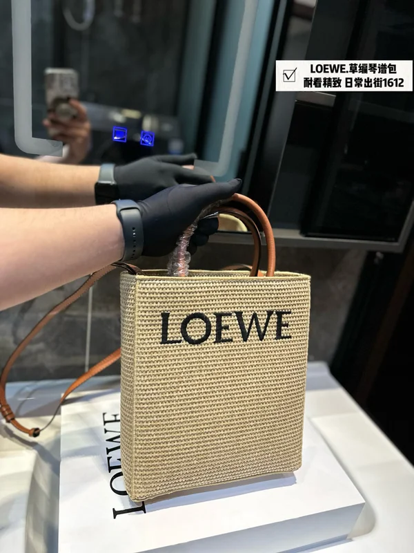 ロエベ ラフィア トートバッグ