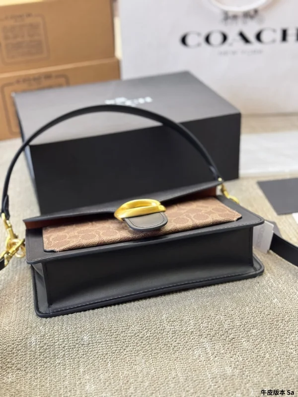 COACH シグネチャー ハンドバッグ